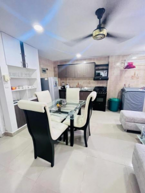 Apartamento en el Rodadero cerca al mar Wifi y parqueadero